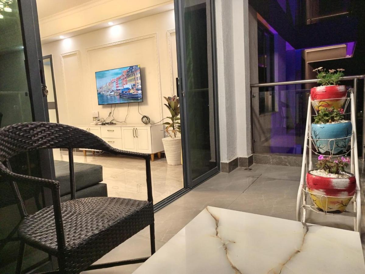 Stayrest Safari Tours New 3 Bedroom Apartments In Kilimani Nairobi With Rooftop Pool Extérieur photo
